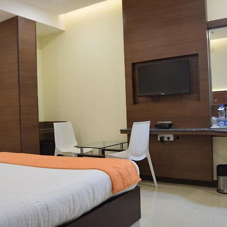 Thiviyam Airport Hotel Chennai Zewnętrze zdjęcie