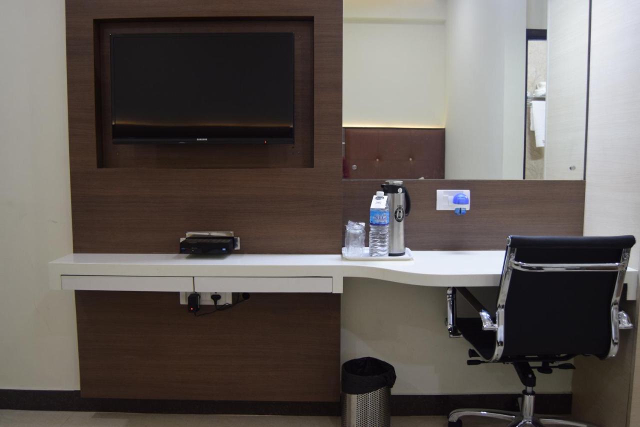 Thiviyam Airport Hotel Chennai Zewnętrze zdjęcie