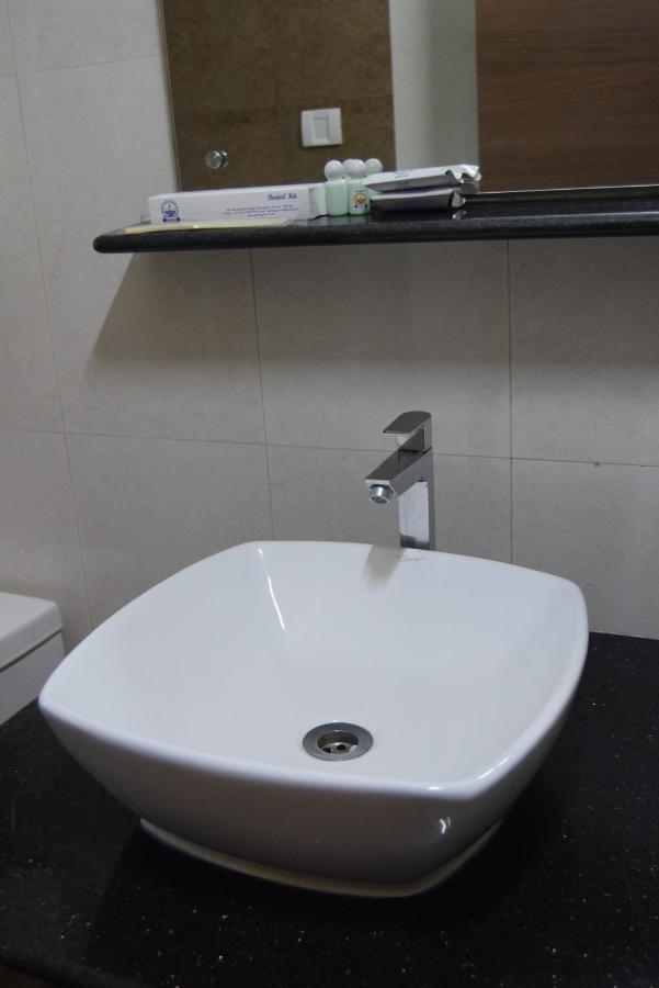 Thiviyam Airport Hotel Chennai Zewnętrze zdjęcie